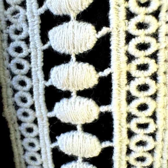 HOT & DELICIOUS BLACK LONG SLEEVE MINI-DRESS/TUNIC TOP W/EMBROIDERED TRIM. - Picture 7 of 9